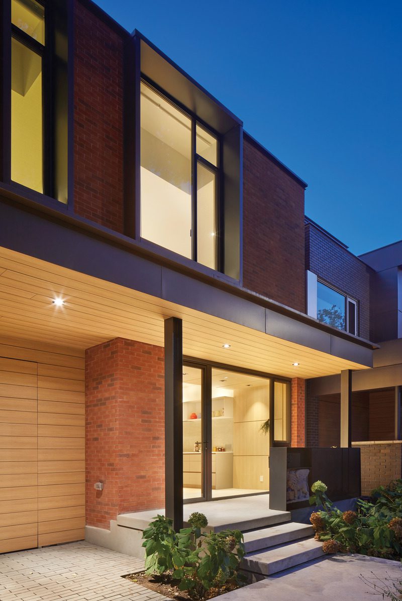 Press kit | 2941-05 - press release | robert street residences - taylor smyth architects - residential architecture - robert street residence ii front entrance at dusk. - photo credit: tom arban photography inc.