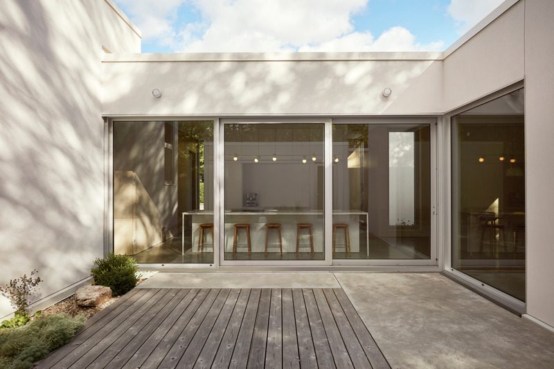 Press kit | 3010-03 - press release | butternut - maurice martel architecte - residential architecture - terrace - photo credit: maxime brouillet