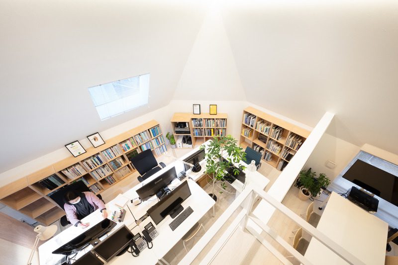 Press kit | 3153-02 - Press release | Escenario SHIROKANE wins Best of Best at Architecture MasterPrize 2021 - Ryuichi Sasaki/Sasaki Architecture - Residential Architecture - INTERIOR VIEW OF STUDIO OF SASAKI ARCHITECTURE - Photo credit: TAKUMI OTA PHOTOGRAPHY