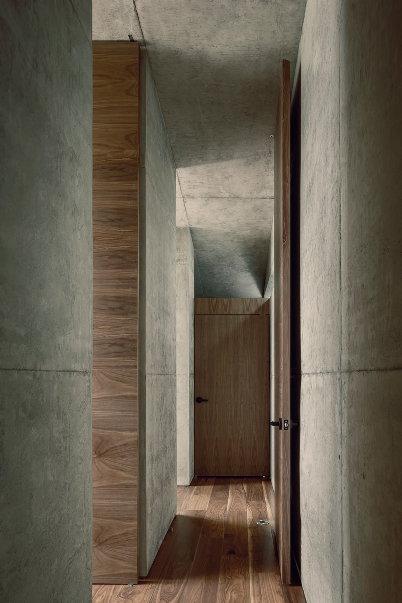 Press kit | 5118-01 - Press release | The Hill in Front of the Glen - hw studio - Residential Architecture - Master bedroom access - Photo credit: Cesar Bejar