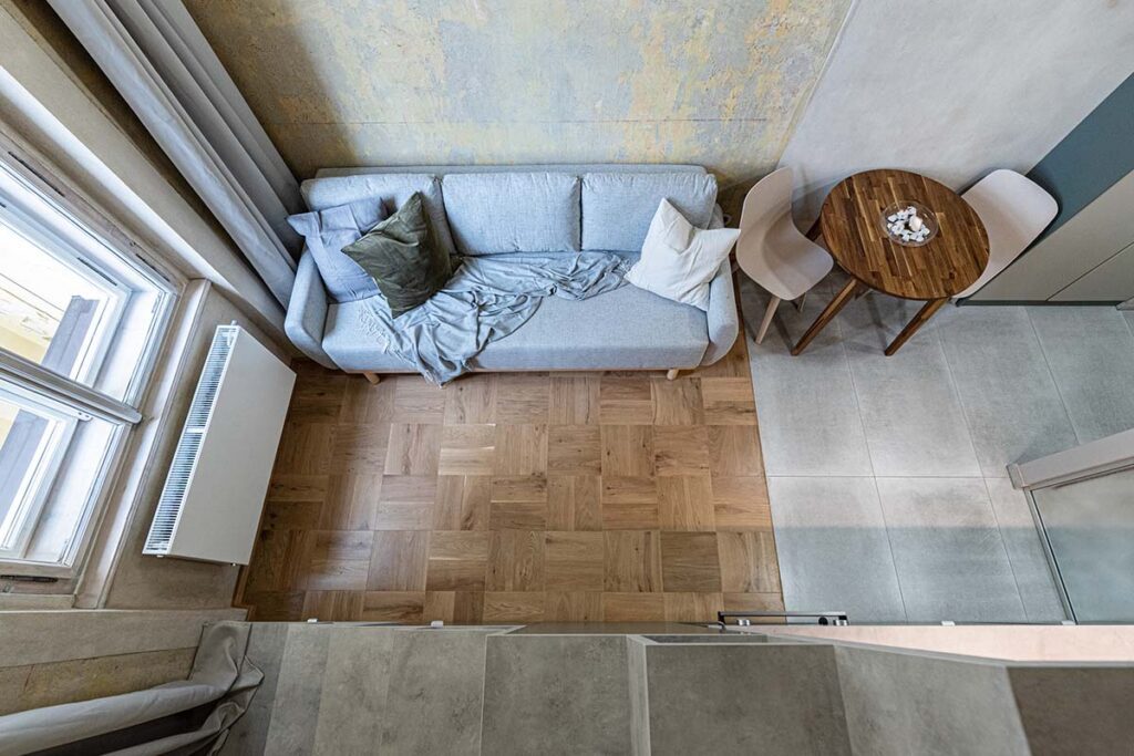 Dos pequeños apartamentos condicionados a una arquitectura en la que se vive a plenitud Dos pequeños apartamentos condicionados a una arquitectura en la que se vive a plenitud