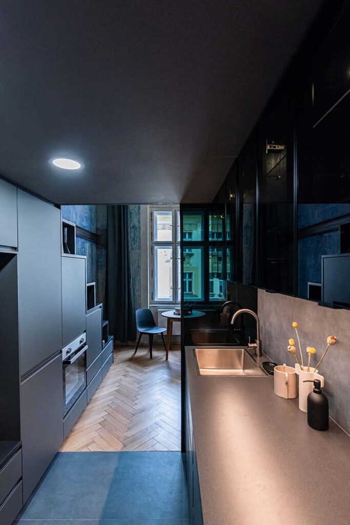 Dos pequeños apartamentos condicionados a una arquitectura en la que se vive a plenitud Dos pequeños apartamentos condicionados a una arquitectura en la que se vive a plenitud