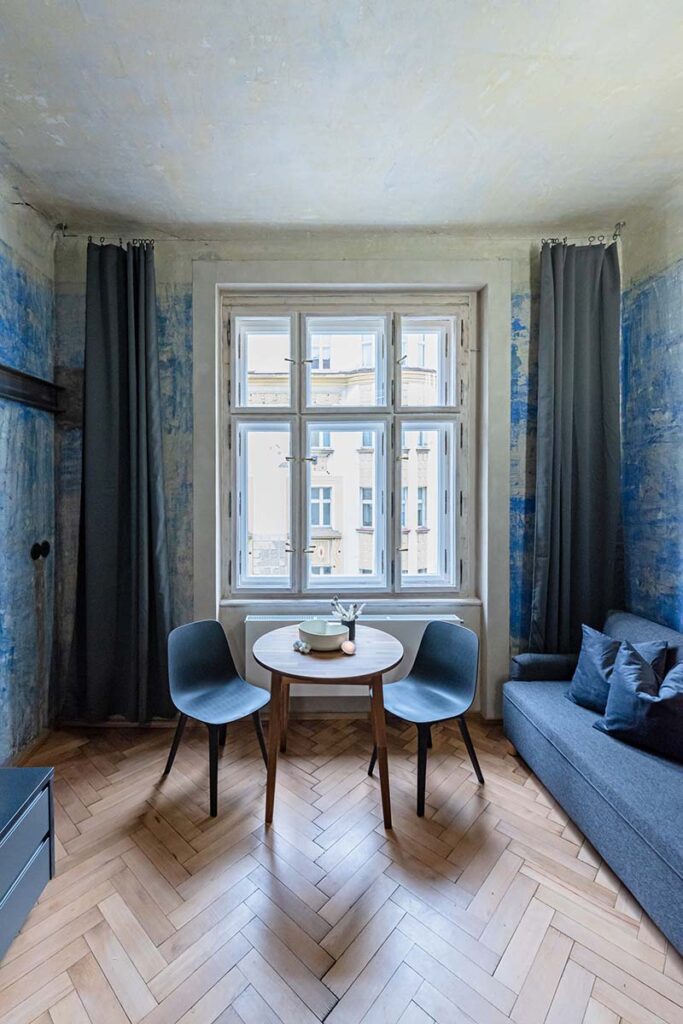 Dos pequeños apartamentos condicionados a una arquitectura en la que se vive a plenitud Dos pequeños apartamentos condicionados a una arquitectura en la que se vive a plenitud