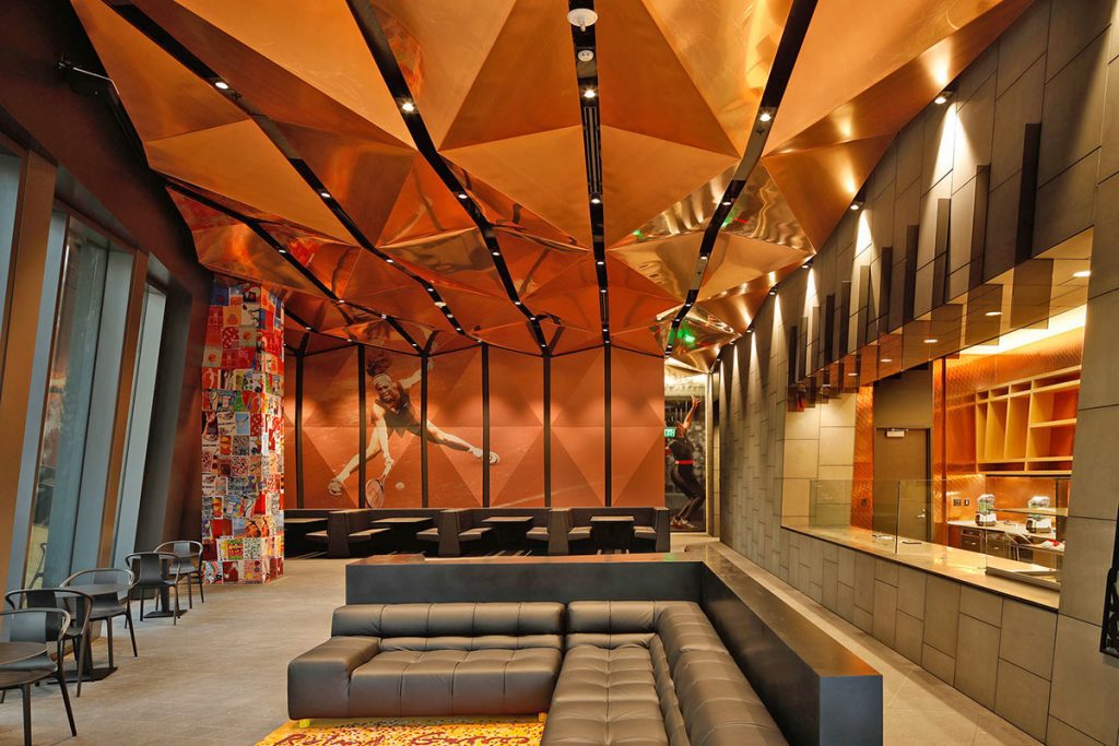 Interior del edificio serena