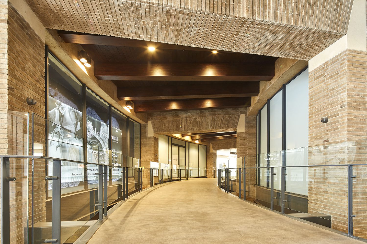 La antigua plaza de toros de cartagena ahora es un centro comercial La antigua plaza de toros de cartagena ahora es un centro comercial