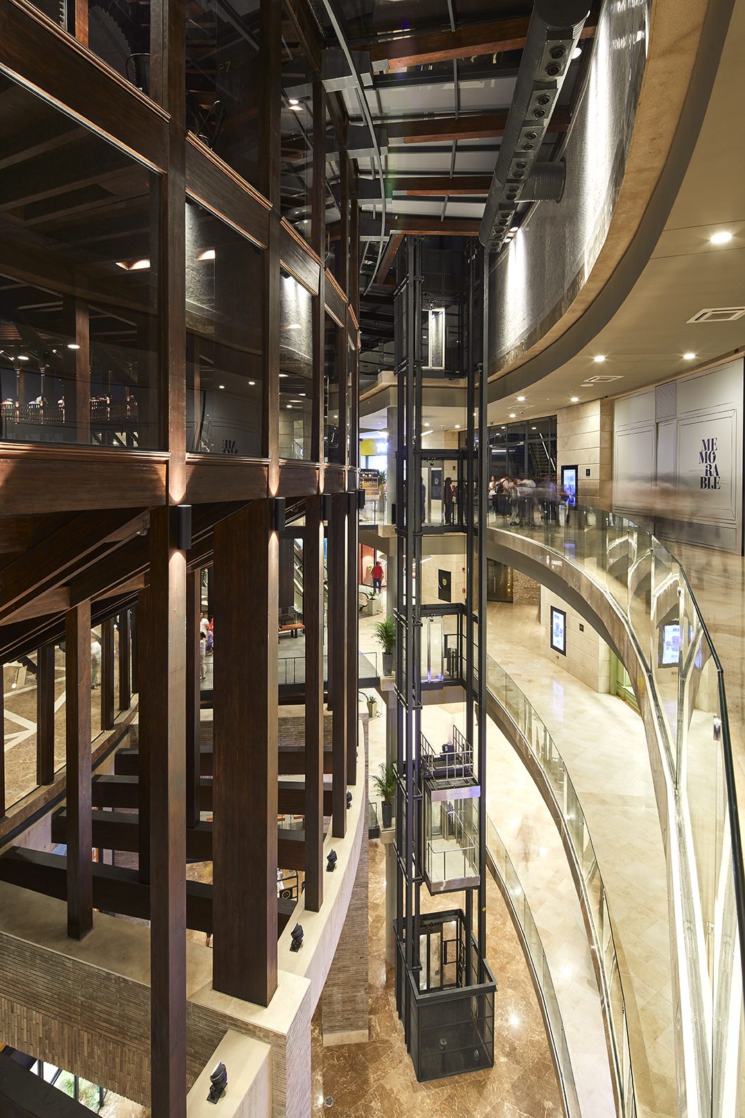 La antigua plaza de toros de cartagena ahora es un centro comercial La antigua plaza de toros de cartagena ahora es un centro comercial