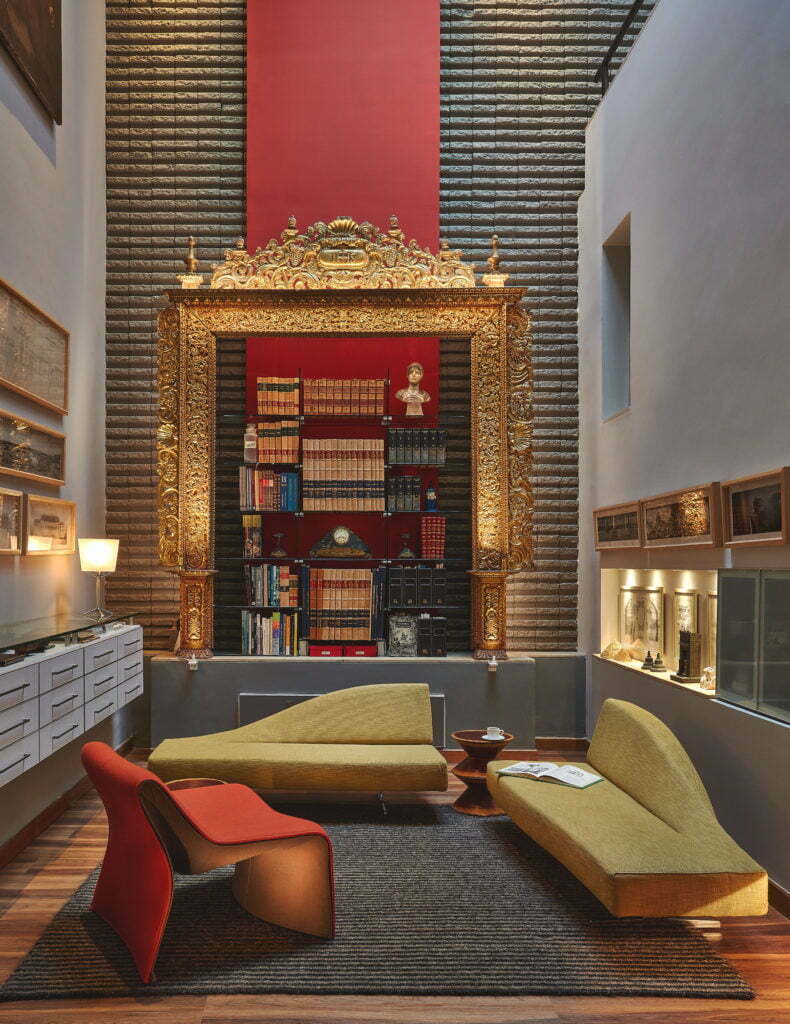 Como un santuario de coleccionistas, conozca la oficina en bogotá del arquitecto david restrepo