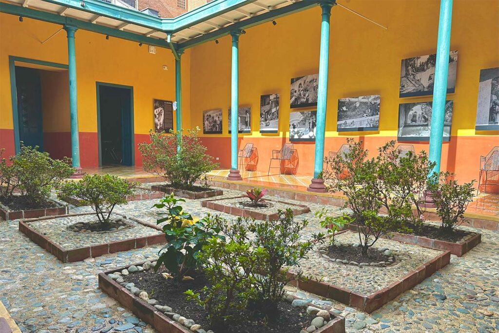 Casa Betsabé Espinal: un centro cultural que le cambia la cara al centro de Medellín 11 Casa Betsabe Espinal Fot Leo Queen 7 Casa Betsabé Espinal: un centro cultural que le cambia la cara al centro de Medellín