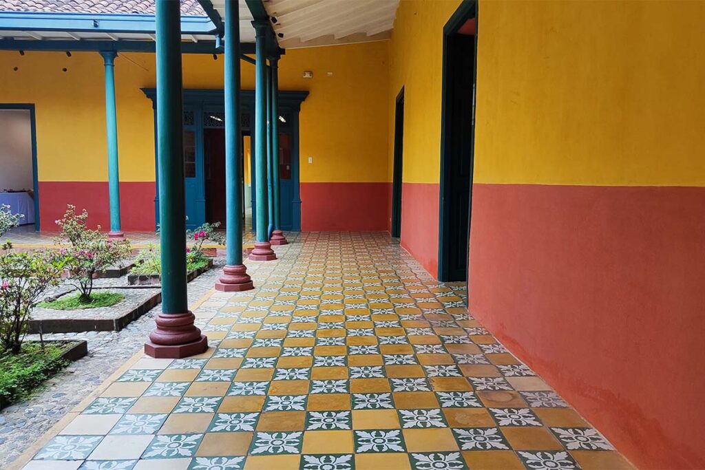 Casa Betsabé Espinal: un centro cultural que le cambia la cara al centro de Medellín 2 Casa Betsabé Espinal Medellín