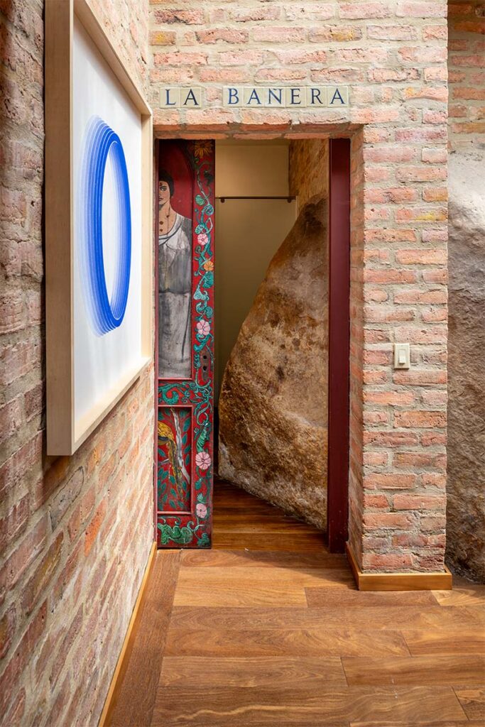 Casa Christian Abusaid 10 La arquitectura de una casa en Bogotá que se funde con la tierra