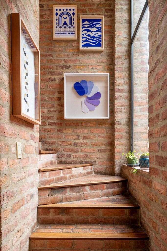Casa Christian Abusaid 7 La arquitectura de una casa en Bogotá que se funde con la tierra