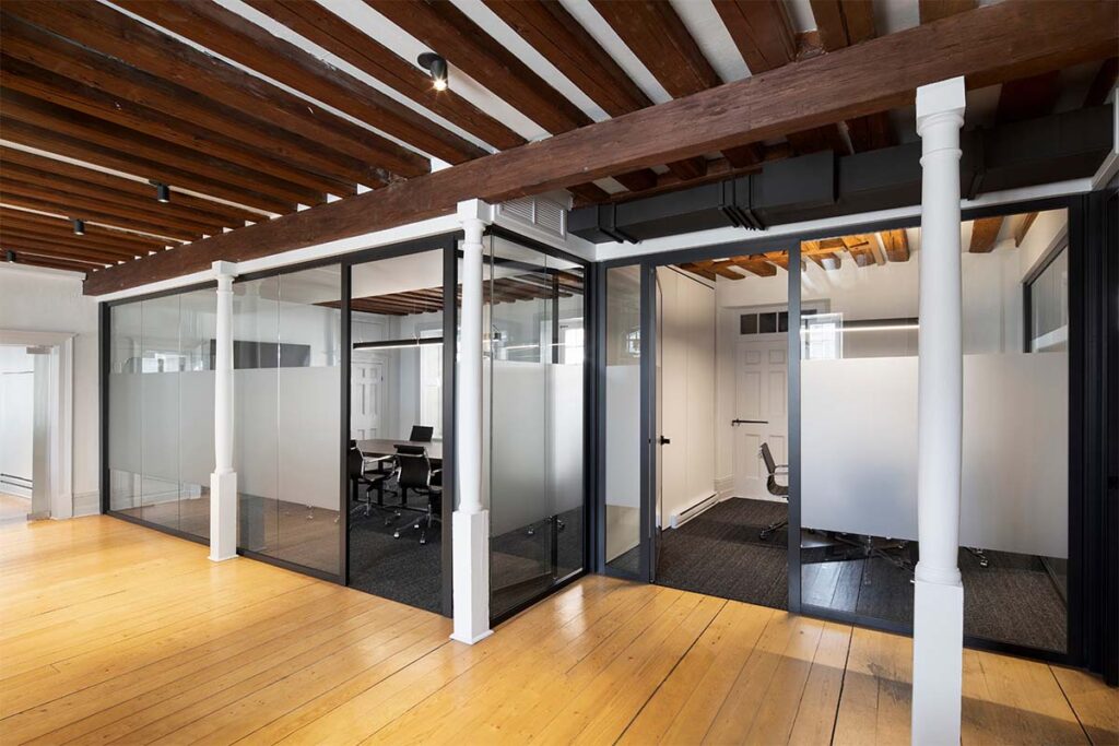 Casa renovada canada 7 Así se renovó esta casa con gran antigüedad para funcionar como oficina
