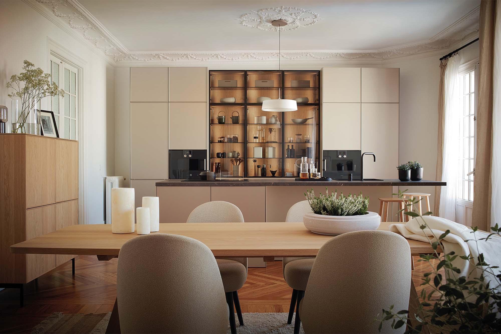 La cocina más sorprendente: un espacio contemporáneo dentro de un edificio ecléctico