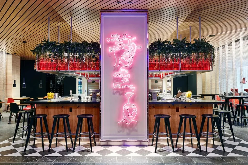 El marriott más colorido y pop que es un referente de estilo