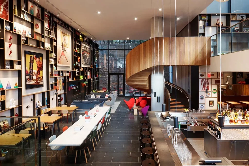 El marriott más colorido y pop que es un referente de estilo