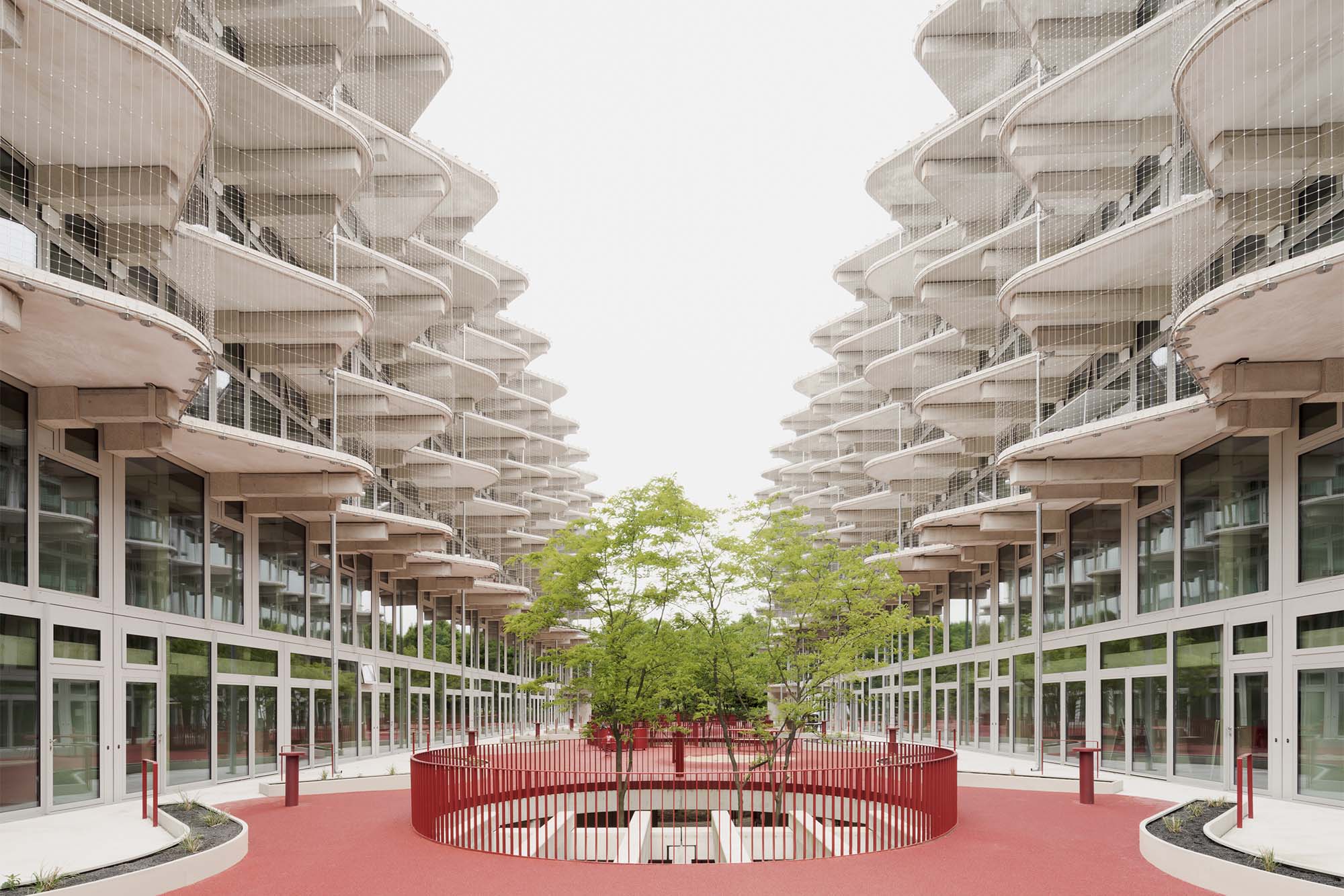 Nostálgico y lúdico: un proyecto que prolonga la narrativa arquitectónica de los años ochenta
