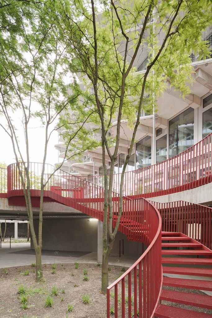 Lion Feuchtwanger Strasse 3 Nostálgico y lúdico: un proyecto que prolonga la narrativa arquitectónica de los años ochenta