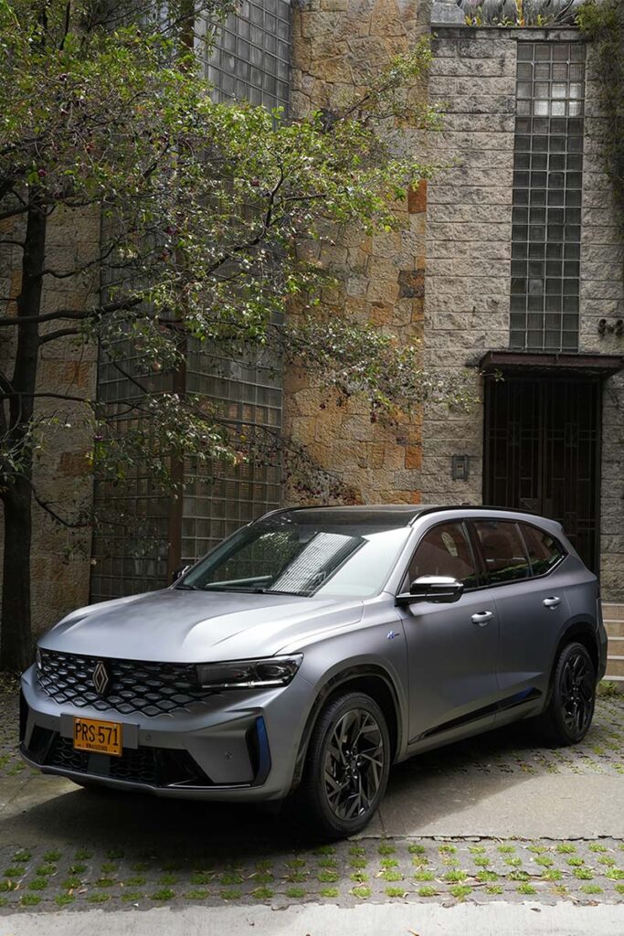Estos son los vehículos 'premium' que marcan tendencia en Colombia 6 Renault Koleos 3 Estos son los vehículos 'premium' que marcan tendencia en Colombia