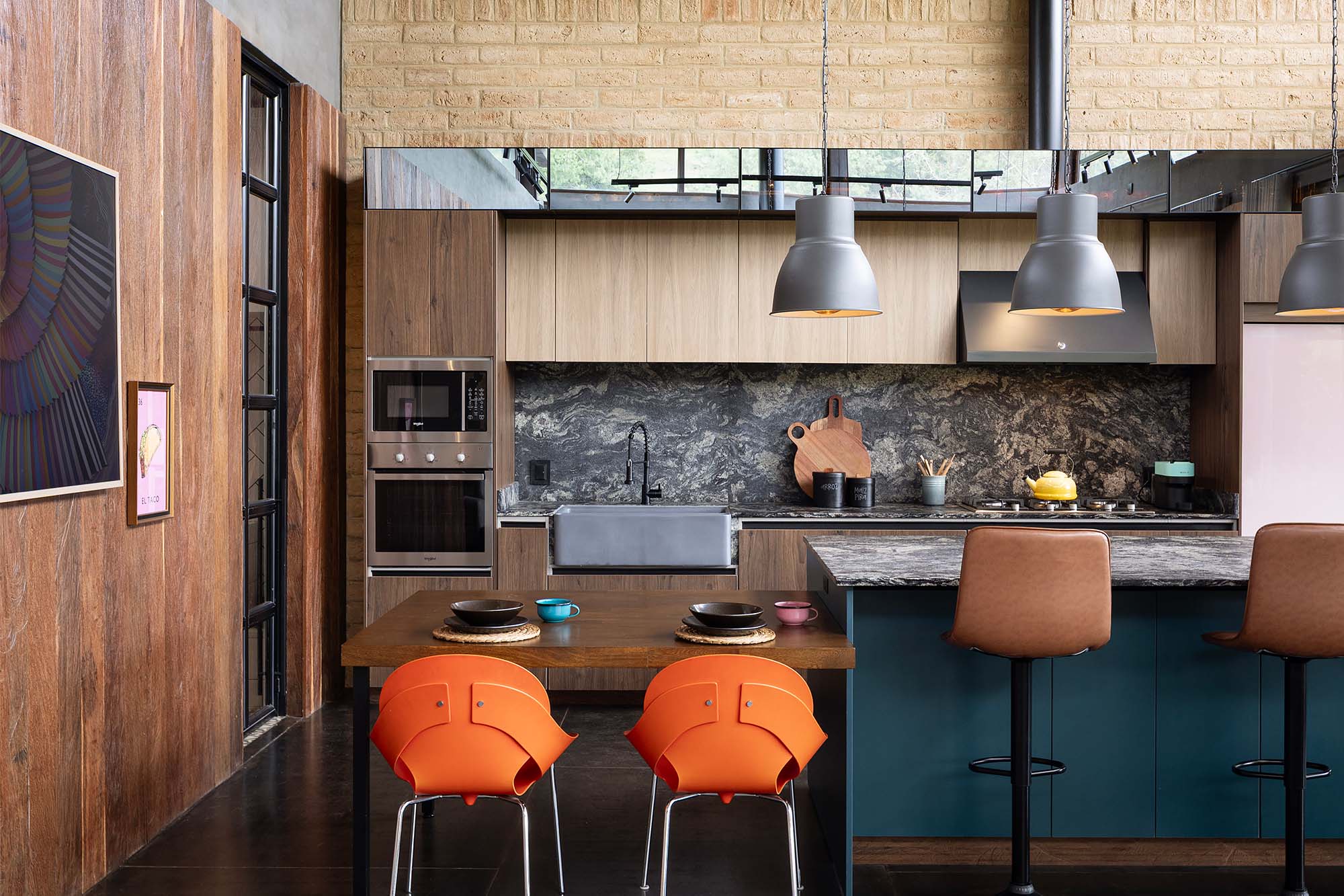 Industrial, rústica y acogedora: la cocina que transforma una cabaña en la sabana de Bogotá
