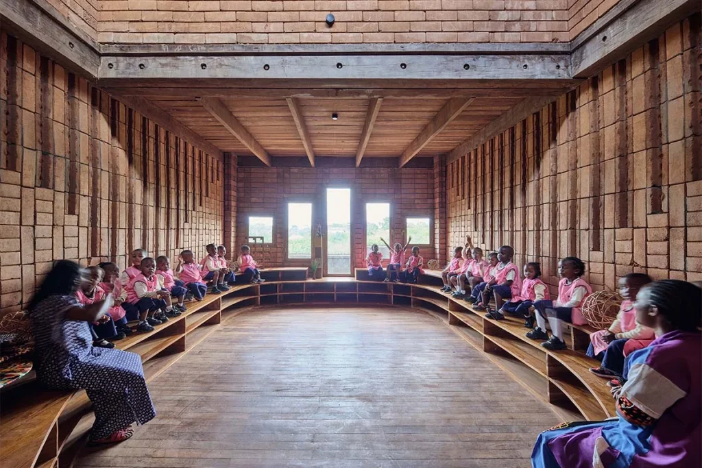 Un proyecto educativo que devuelve a los niños el contacto con la tierra