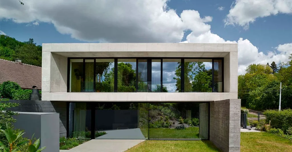 Una casa en concreto que convierte el hogar en un espacio de calma Una casa en concreto que convierte el hogar en un espacio de calma