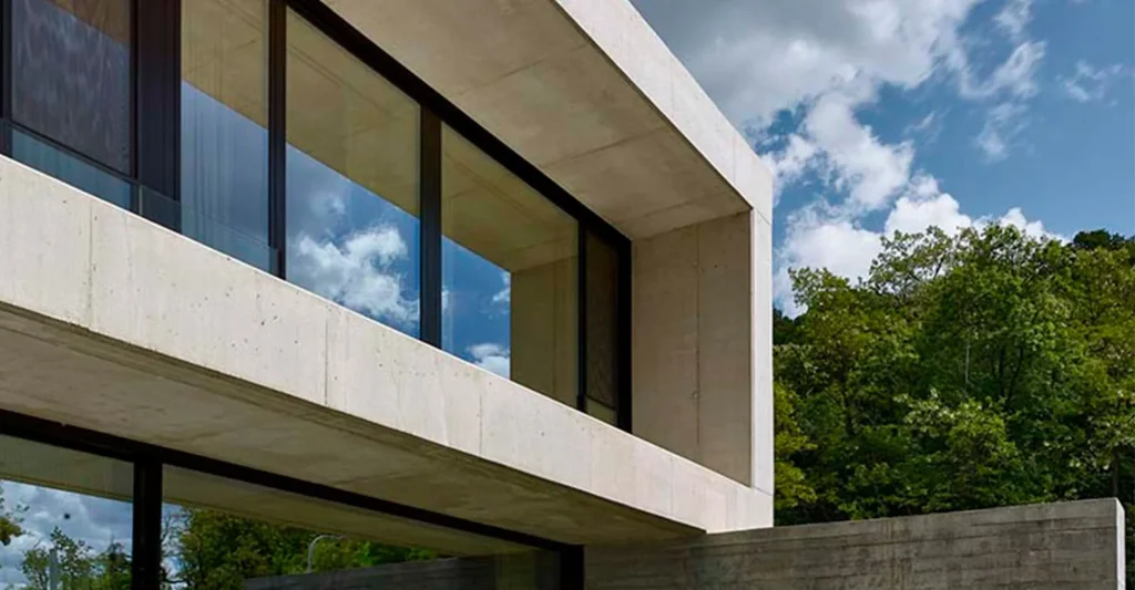 Una casa en concreto que convierte el hogar en un espacio de calma Una casa en concreto que convierte el hogar en un espacio de calma