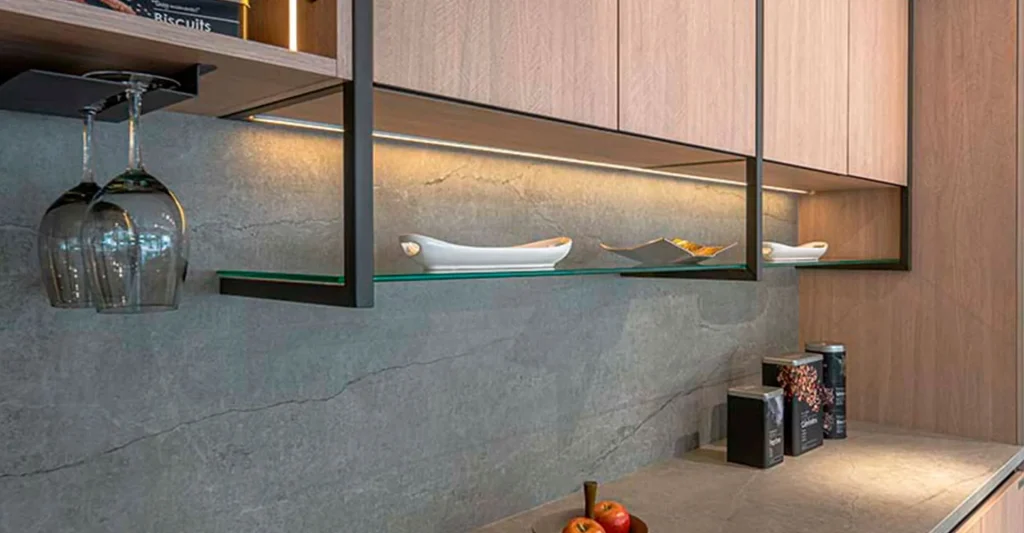 Una cocina abierta donde la estética industrial se mezcla con la calidez de los materiales