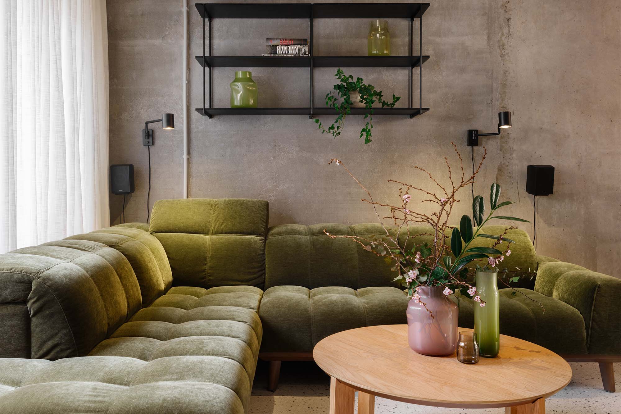 La renovación de este apartamento apuesta por la integración de lo social y lo íntimo 1 La renovación de este apartamento apuesta por la integración de lo social y lo íntimo