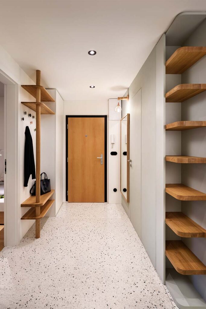 La renovación de este apartamento apuesta por la integración de lo social y lo íntimo 5 iva hajkova studio waterfall apartment kubicek studio 3 La renovación de este apartamento apuesta por la integración de lo social y lo íntimo