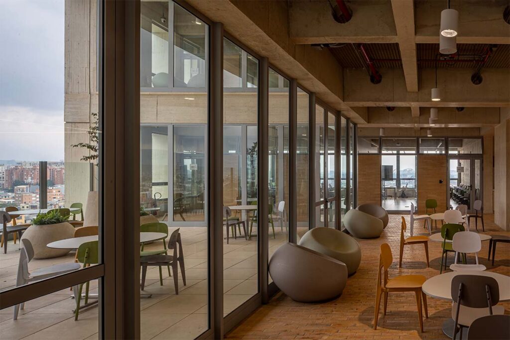 Dos ejemplos recientes de buena arquitectura educativa en Colombia 5 Campus Compensar Be Estudio Paola Pabon Santiago Beaume© 5 Dos ejemplos recientes de buena arquitectura educativa en Colombia