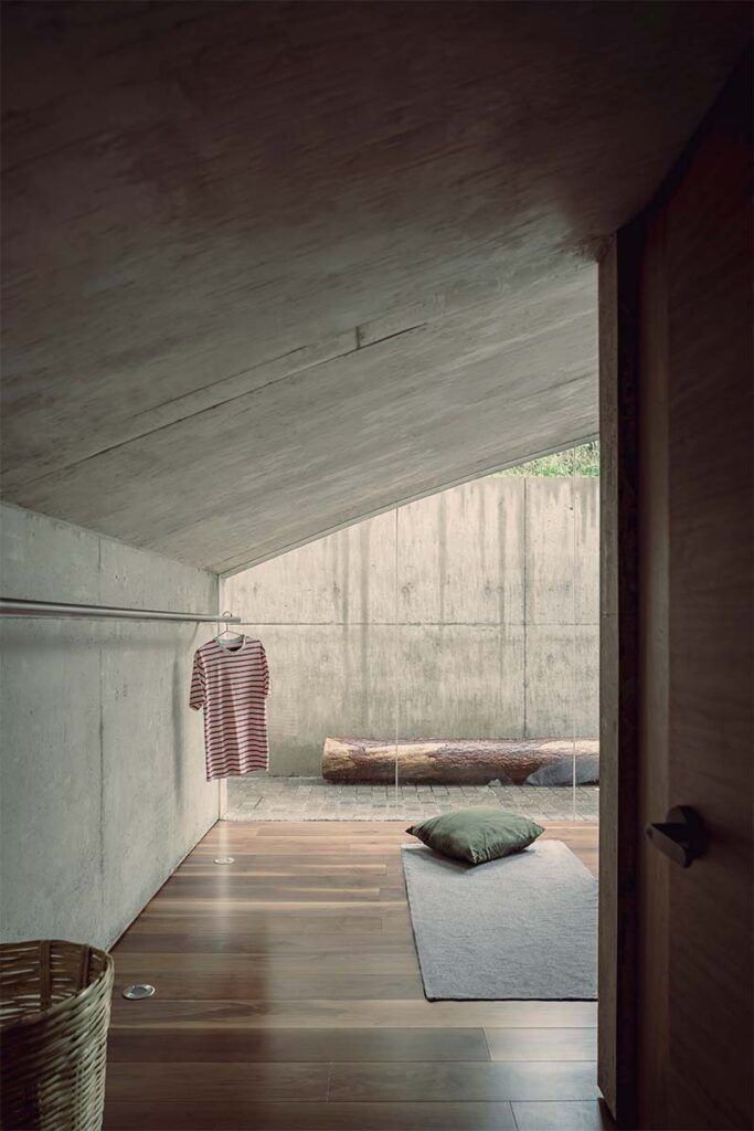Casa mexico por HW STUDIO 10 Una casa que se oculta en la montaña y se funde con la delicadeza del paisaje