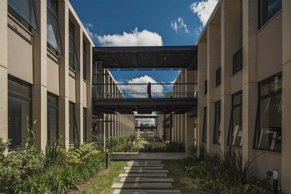 Colegio Colombo Hebreo Bogota 7 La construcción: el motor silencioso que impulsa la economía y el empleo en Colombia