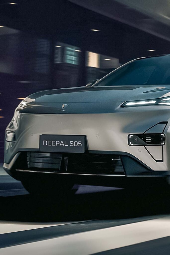 Estos son los vehículos 'premium' que marcan tendencia en Colombia 19 Exterior Deepal S05 2 Estos son los vehículos 'premium' que marcan tendencia en Colombia