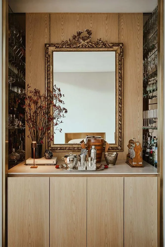 Un apartamento en bogotá que celebra la convivencia entre estilos y personalidades