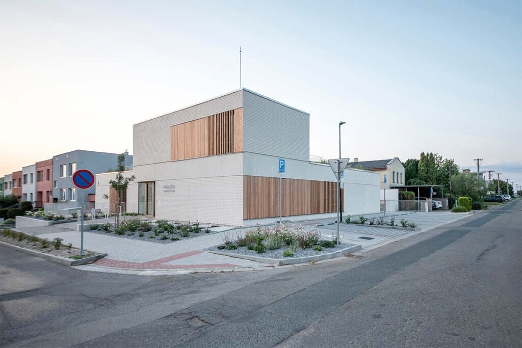 ctyrsten hvezdicka kindergarten pavel bartak 13 ¿Cómo diseñar una guardería moderna en un espacio reducido?