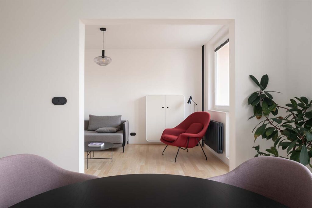 ika architekti minimalist apartment renovation tomas slavik 5 ¿Pocos metros cuadrados? Cinco apartamentos pequeños con mucho estilo