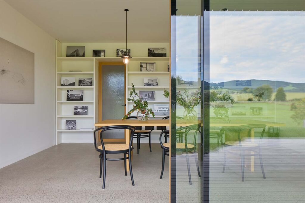 jakub janosik spoj hq and showroom filip beranek 11 En esta obra la arquitectura es un puente entre naturaleza, cultura y diseño