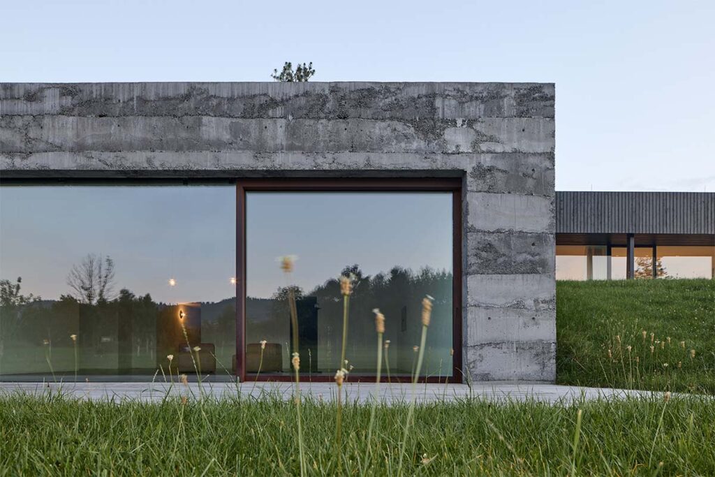 jakub janosik spoj hq and showroom filip beranek 12 En esta obra la arquitectura es un puente entre naturaleza, cultura y diseño
