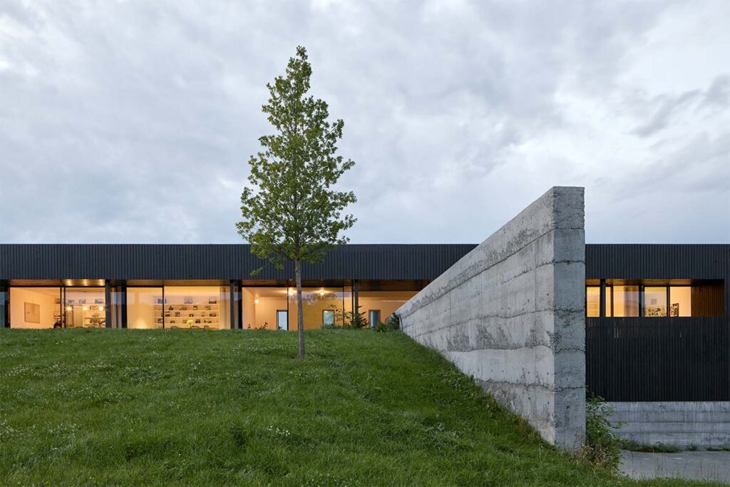 jakub janosik spoj hq and showroom filip beranek 13 En esta obra la arquitectura es un puente entre naturaleza, cultura y diseño
