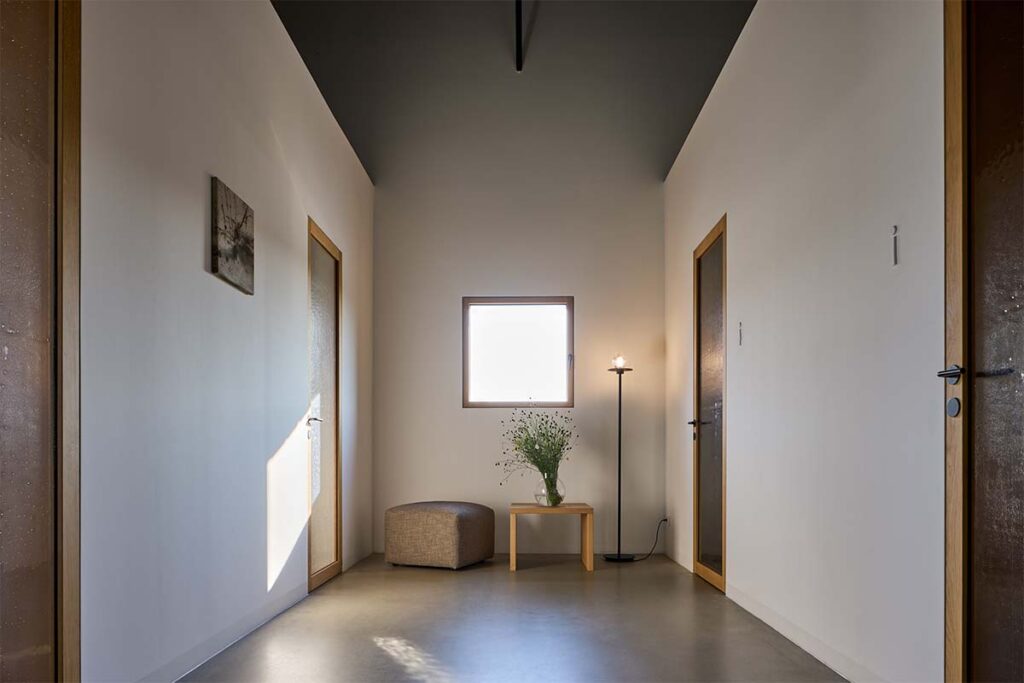 jakub janosik spoj hq and showroom filip beranek 6 En esta obra la arquitectura es un puente entre naturaleza, cultura y diseño