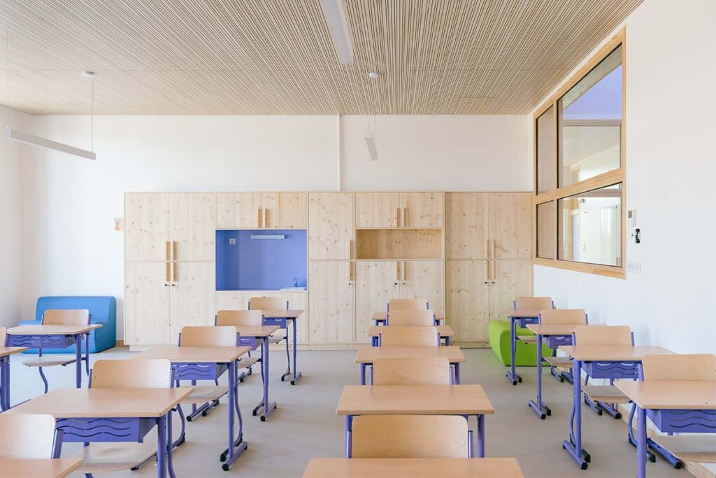 r2k architecte Escuela Oiseau Lyre 6 Una escuela en Francia con un diseño nórdico, biofílico y sostenible