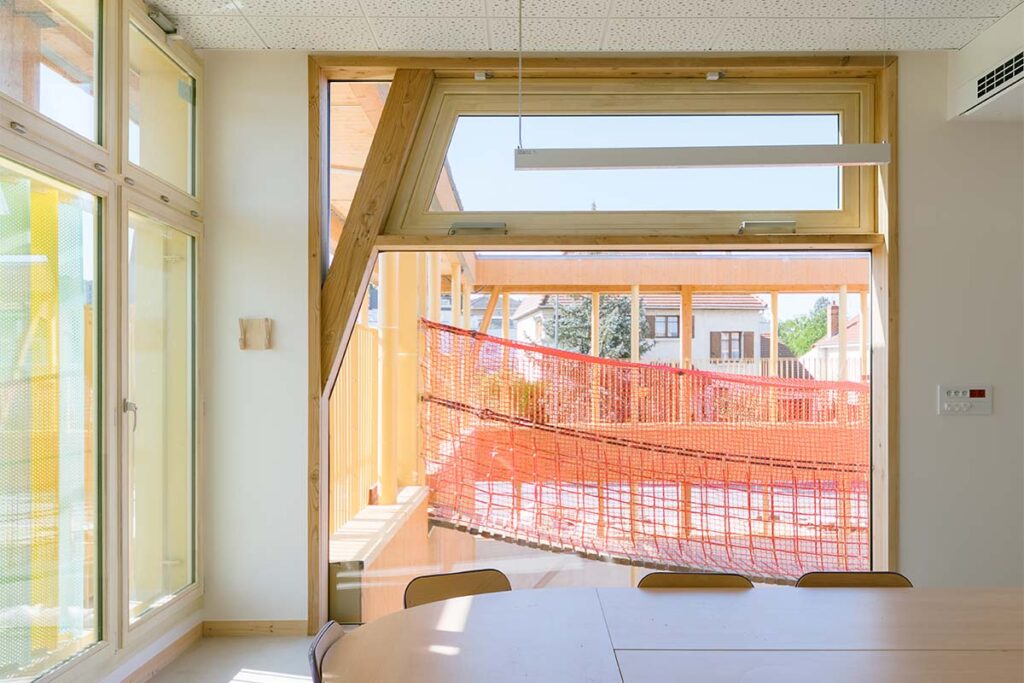 r2k architecte Escuela Oiseau Lyre 7 Una escuela en Francia con un diseño nórdico, biofílico y sostenible