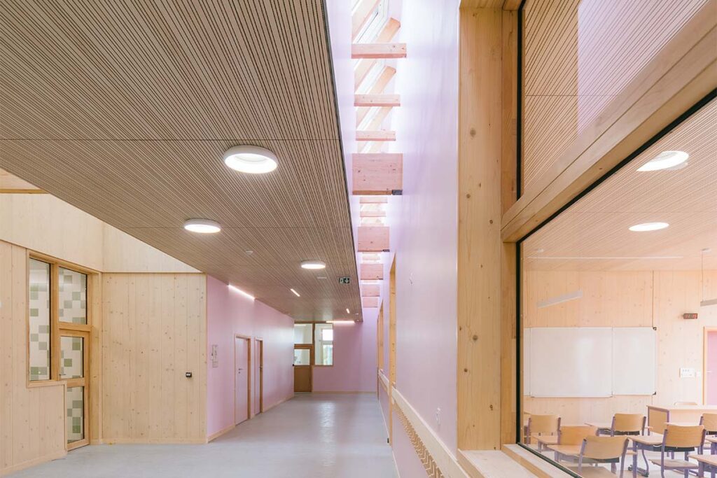 r2k architecte Escuela Oiseau Lyre 8 Una escuela en Francia con un diseño nórdico, biofílico y sostenible