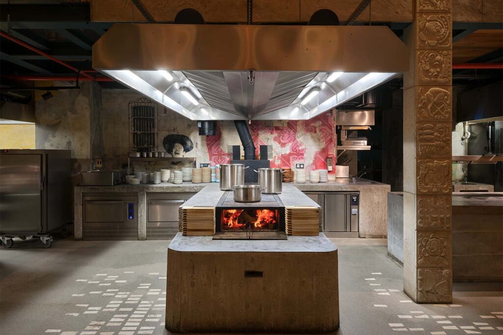 El restaurante que convierte la cultura mexicana en una experiencia inmersiva 7 20 20 architekti mexican restaurant holesovice boysplaynice 6 El restaurante que convierte la cultura mexicana en una experiencia inmersiva