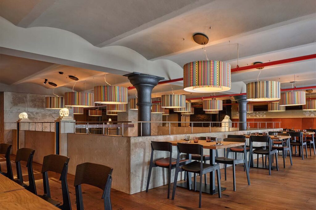 El restaurante que convierte la cultura mexicana en una experiencia inmersiva 3 20 20 architekti mexican restaurant holesovice boysplaynice 9 El restaurante que convierte la cultura mexicana en una experiencia inmersiva