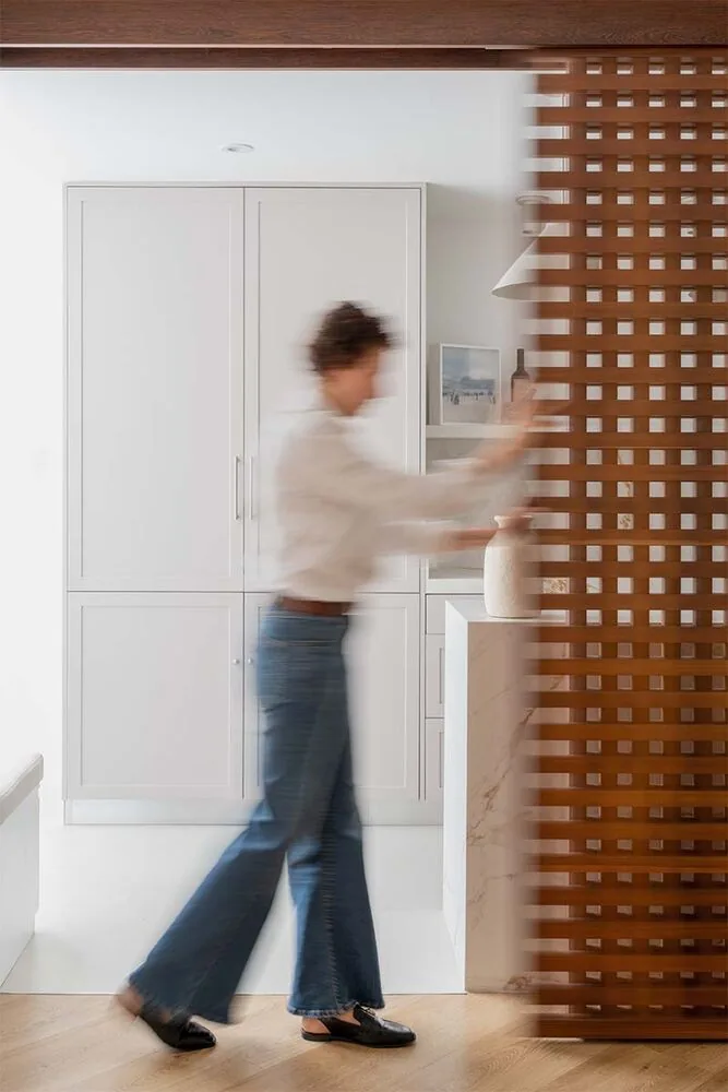 ¿cómo transformar un apartamento antiguo en un refugio de calma y vitalidad?