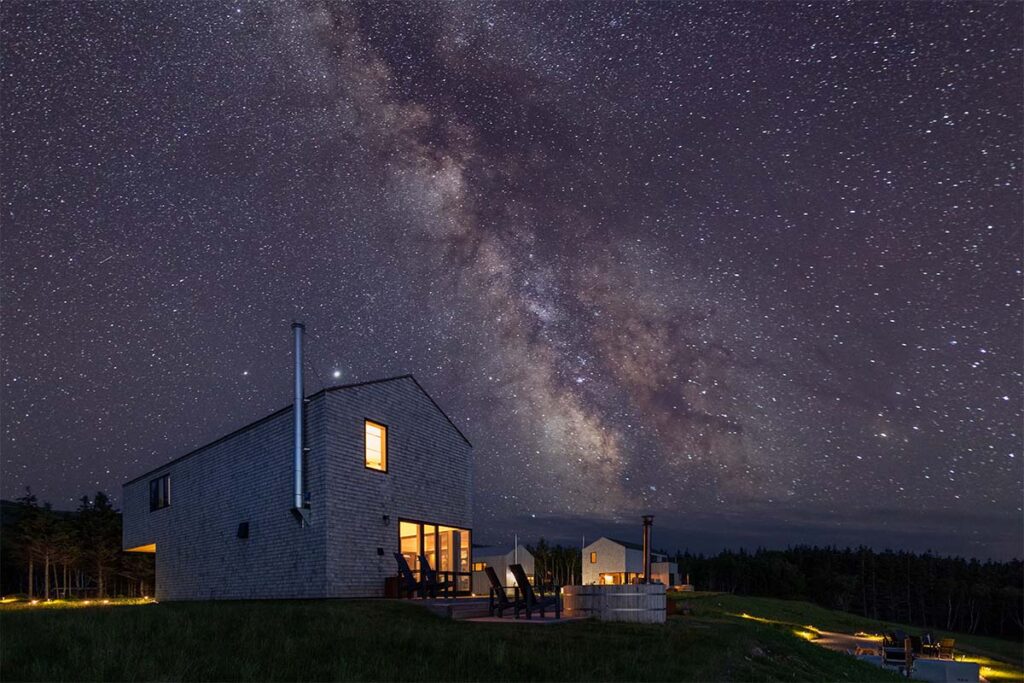 Estas cabañas son un refugio para la conexión con la naturaleza y con los demás 2 Cabanas MacKay Lyons Sweetapple Architects 3 Estas cabañas son un refugio para la conexión con la naturaleza y con los demás