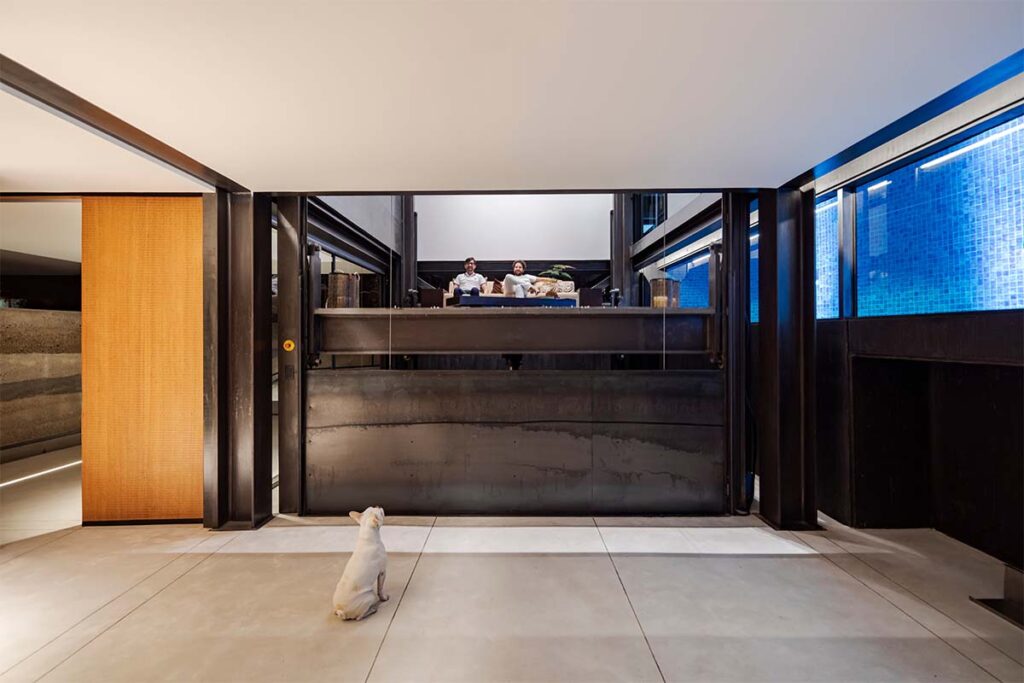 Una casa vanguardista en Ecuador que integra agua y vegetación en su arquitectura 7 Casa Ecuador CORREAFATEHI ODD 4 Una casa vanguardista en Ecuador que integra agua y vegetación en su arquitectura