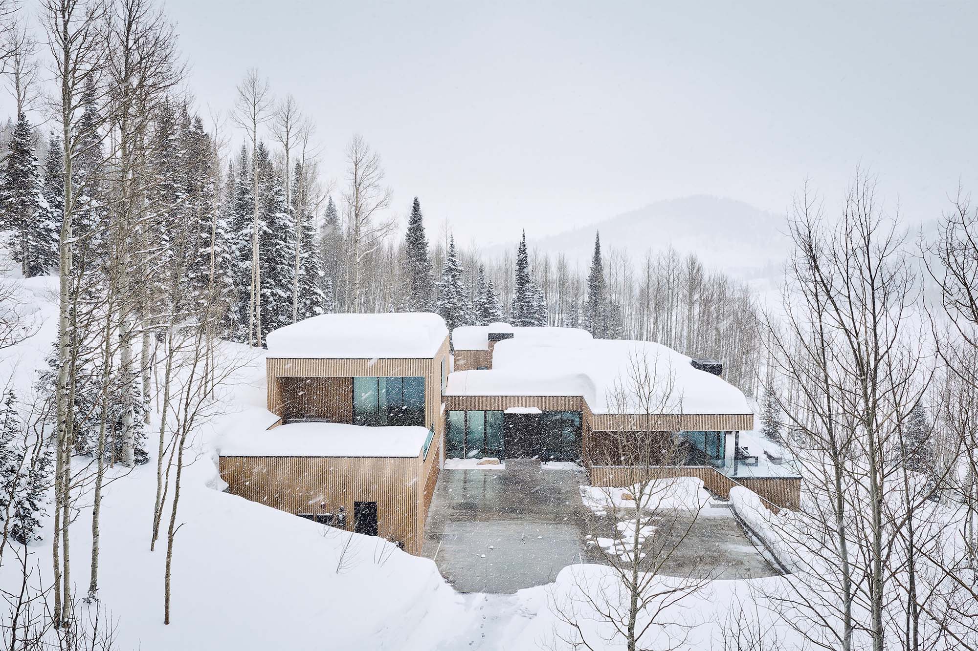 Esta es la vivienda en vidrio y madera es perfecta para vivir en serenidad junto al bosque 1 Esta es la vivienda en vidrio y madera es perfecta para vivir en serenidad junto al bosque