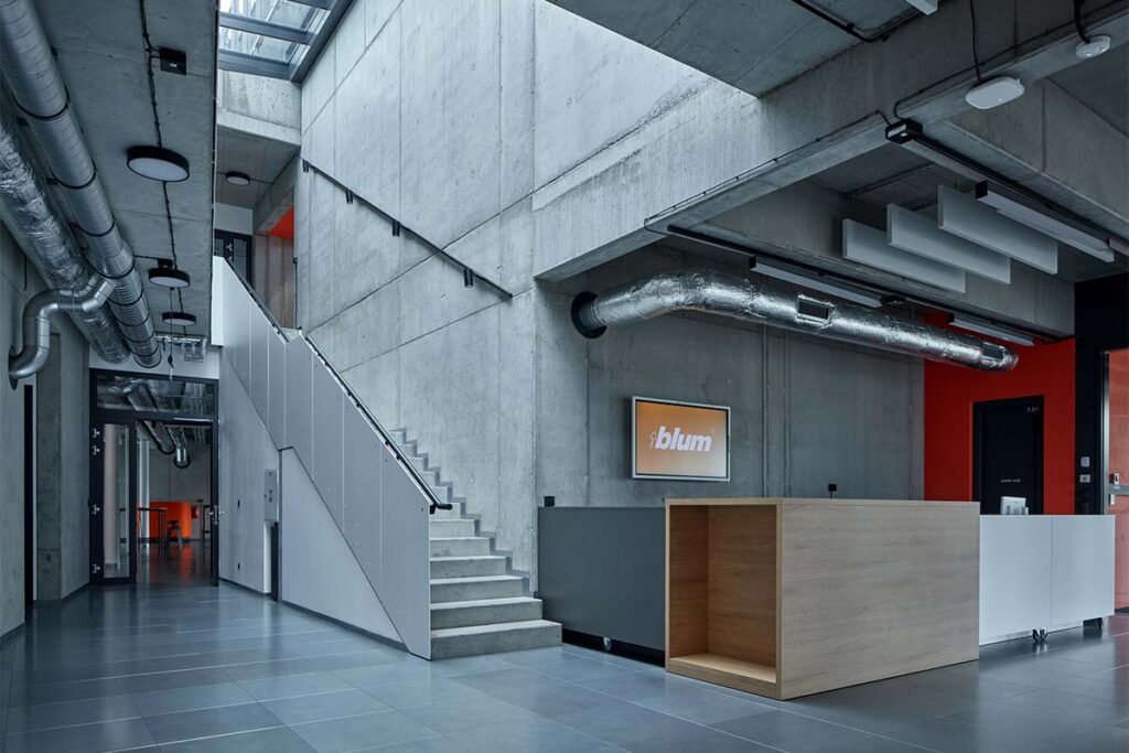 Un ejemplo de cómo el estilo industrial se convierte en arte arquitectónico 3 Edificio blum firma qarta architektura 8 Un ejemplo de cómo el estilo industrial se convierte en arte arquitectónico